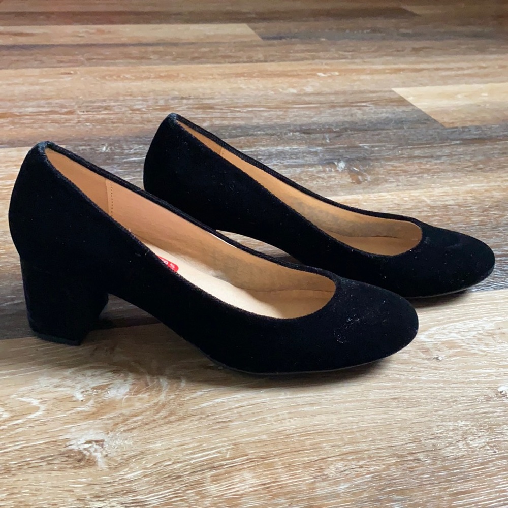 CL by Laundry Black Velvet 2.5’’ Block Heel NWT Size 8